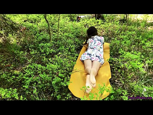 ❤️ 陌生人在Tinder上自慰我的阴部，并在树林里热情地做爱 Sex video﹏﹏