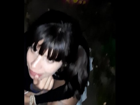 ❤️ 在街上膨胀的阴茎，以换取糖果 Sex video﹏﹏
