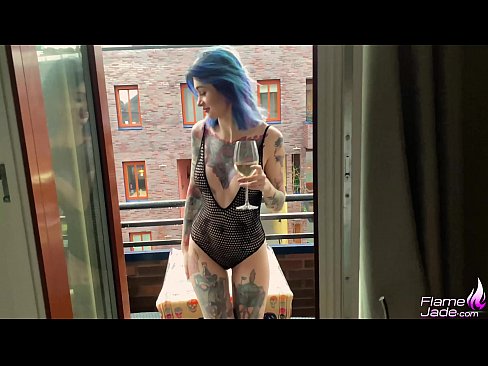 ❤️ 巨大的女孩大口吸吮，在空旷的天空下热情地做爱 Sex video﹏﹏